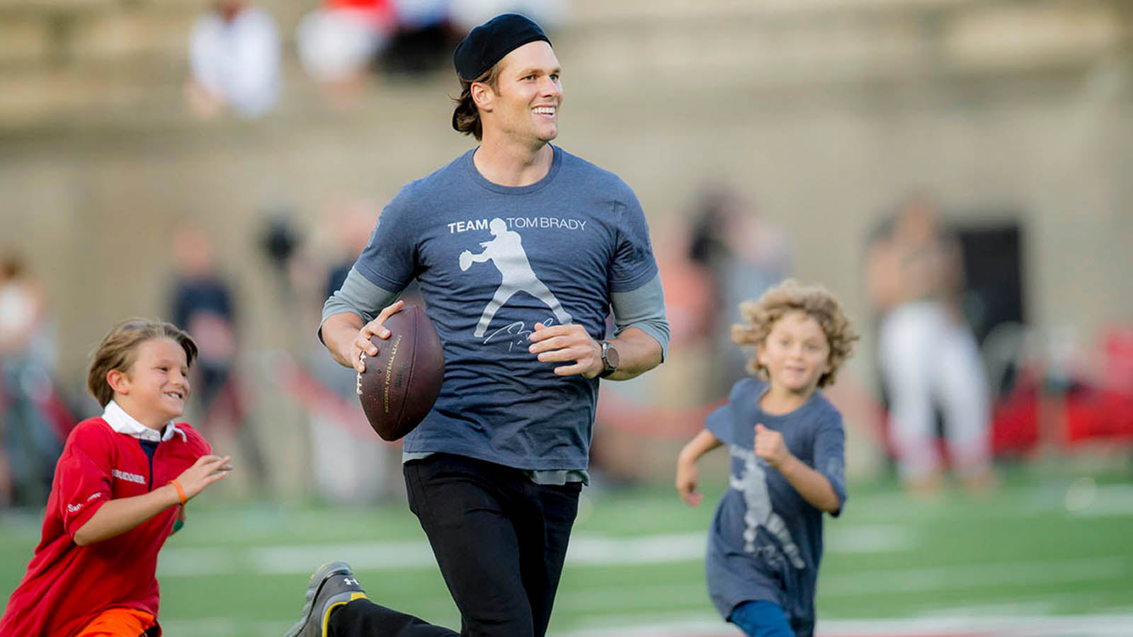 Tom Brady giving away 2,500 specialty 'Best Buddies' license